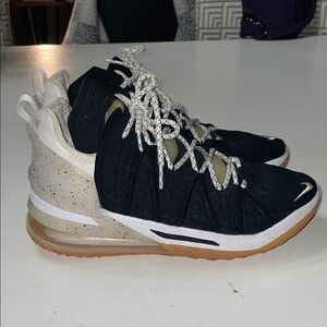 Nike LeBron 18 basketball black white gum shoes size 9